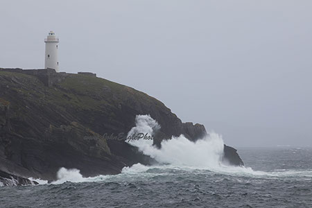 Ardnakinna lighthouse in a storm 2